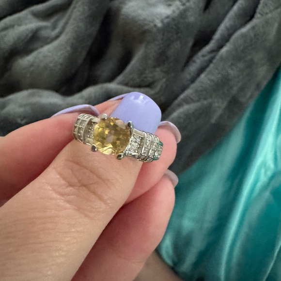 Ring - Picture 3 of 5